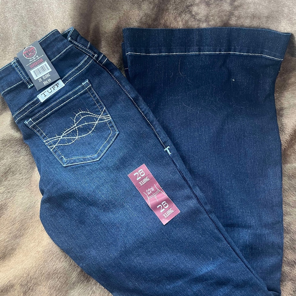 NWT Cowgirl Tuff Superstar Women's Natural Fit Waist Jean. Extra long (28")